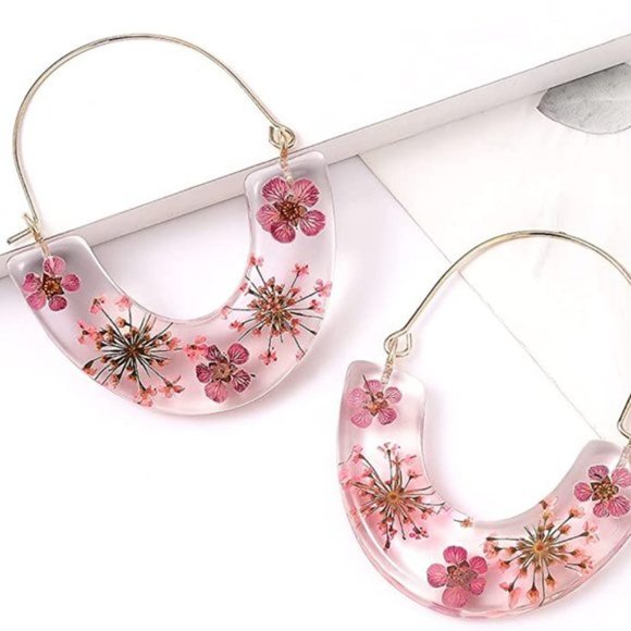 ♡ Flower Resin Hoop Earrings ♡ - Picture 1 of 6
